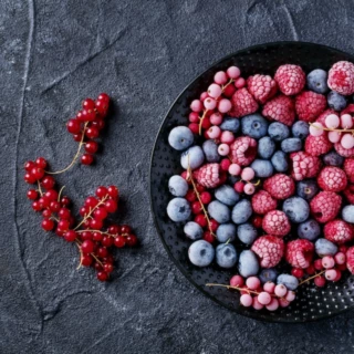 Fruit puree black cherry frozen 1kg min.90% FR